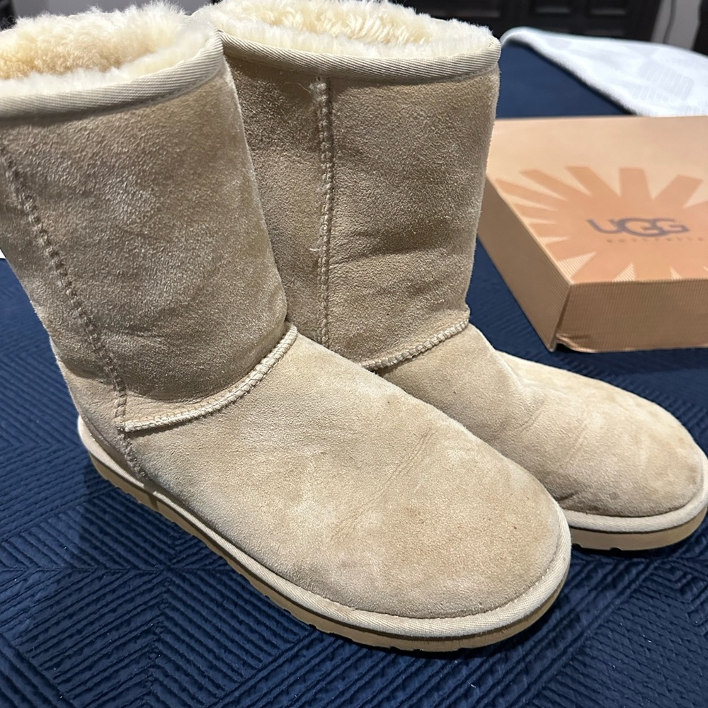 Ugg classic short in sand